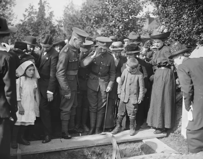 Framed Print : Funeral of victims of air raid at Essendon 3 September 1916 Framed Print : Funeral of victims of air raid at Essendon 3 September 1916