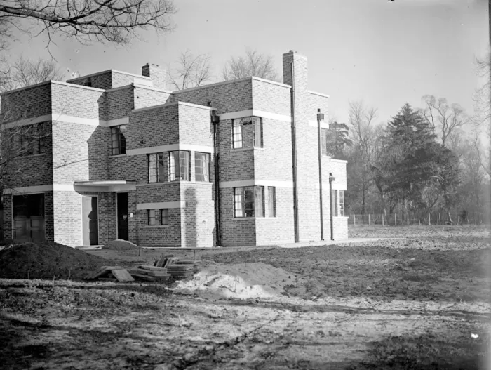 Framed Print : Futurist House in SE9 near Sidcup. 1933 Framed Print : Futurist House in SE9 near Sidcup. 1933