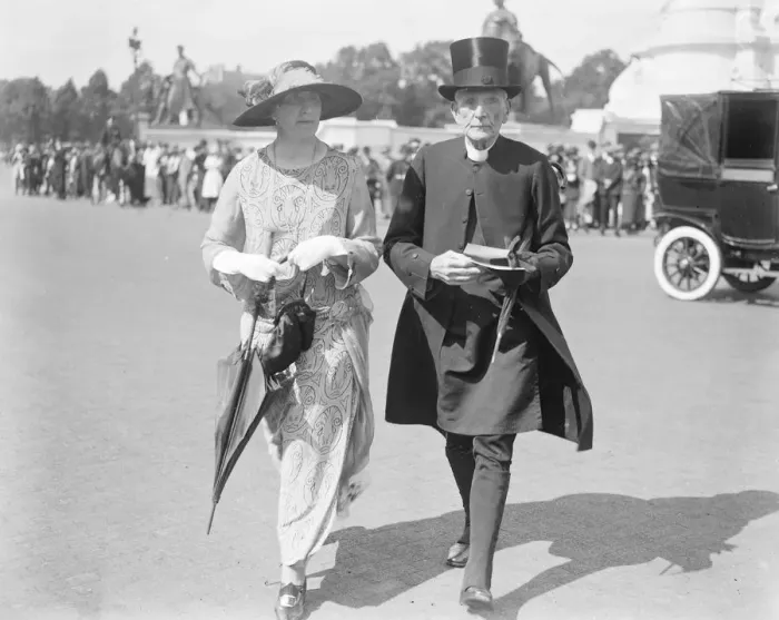 Framed Print : Garden Party at Buckingham Palace. Bishop Crowns arriving with his wife. 26 July 1923