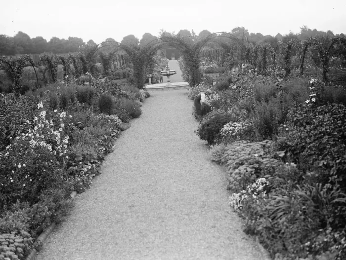 Framed Print : The gardens at the Kings country house, Sandringham, Norfolk. 22 August 1929 Framed Print : The gardens at the Kings country house, Sandringham, Norfolk. 22 August 1929