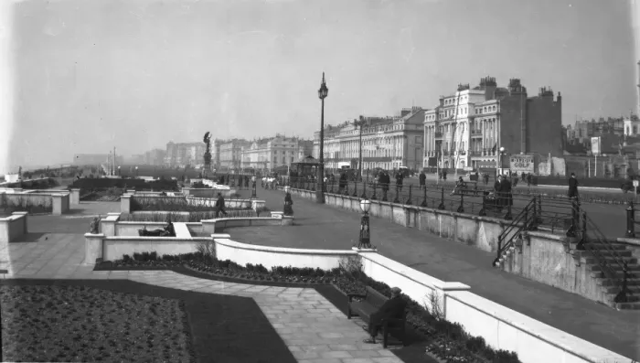 Framed Print : Gardens and the Promenade on the seafront at Brighton, Sussex. 26th March 1931