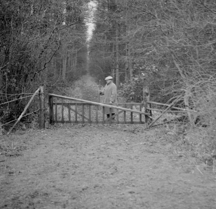 Framed Print : The gates to Preston Hill Farm Estate, Kent. 1938 Framed Print : The gates to Preston Hill Farm Estate, Kent. 1938