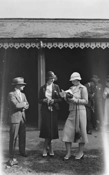 Framed Print : At Gatwick Miss T Carey ( Centre ) 9 September 1933 Framed Print : At Gatwick Miss T Carey ( Centre ) 9 September 1933