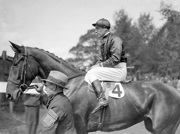 Gatwick Races, Sussex, England. Jockey, W Johnstone. 19 May 1934