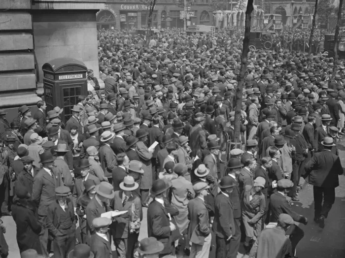 Framed Print : General Election, 1929 Crowd waiting outside Australia house 31 May 1929 Framed Print : General Election, 1929 Crowd waiting outside Australia house 31 May 1929