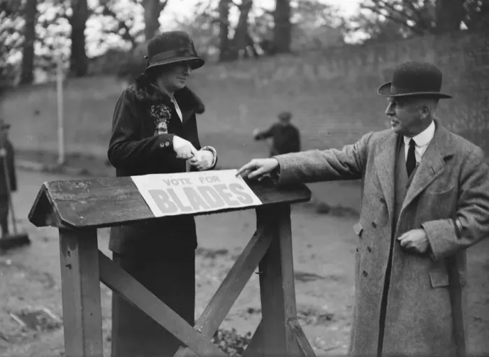 Framed Print : General Election, October 1924 Sir Rowland Blades trip to the Amato Well at Epsom Framed Print : General Election, October 1924 Sir Rowland Blades trip to the Amato Well at Epsom