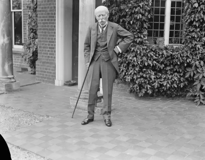 Framed Print : General Sir George Higginson at his Marlow on Thames home. photographed on his 98 Framed Print : General Sir George Higginson at his Marlow on Thames home. photographed on his 98