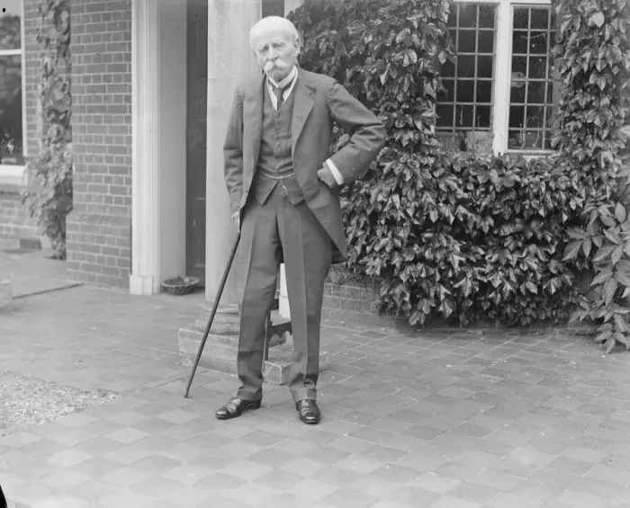 Framed Print : General Sir George Higginson at his Marlow on Thames home. photographed on his 98 Framed Print : General Sir George Higginson at his Marlow on Thames home. photographed on his 98