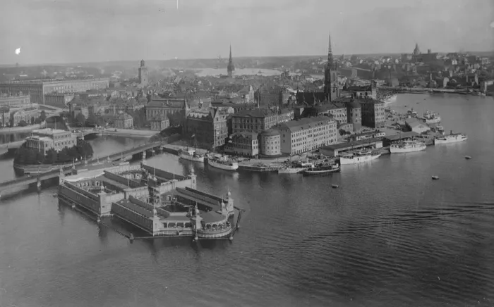 Framed Print : A general view of Stockholm, showing the Royal Palace on the left, the Riddarholm Framed Print : A general view of Stockholm, showing the Royal Palace on the left, the Riddarholm