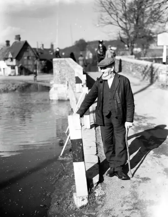 Framed Print : Georger Dunter of Eynsford poses on the bridge over the River Darent Framed Print : Georger Dunter of Eynsford poses on the bridge over the River Darent