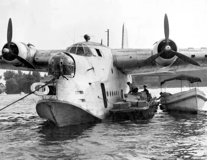 Framed Print : German workmen unload food from a British Royal Air Force flying boat, one of ten Framed Print : German workmen unload food from a British Royal Air Force flying boat, one of ten