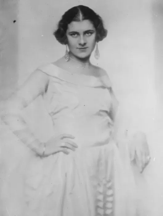 Framed Print : Germanys champion woman tennis player. Fraulein Elia de Alvarez, Germany s Framed Print : Germanys champion woman tennis player. Fraulein Elia de Alvarez, Germany s