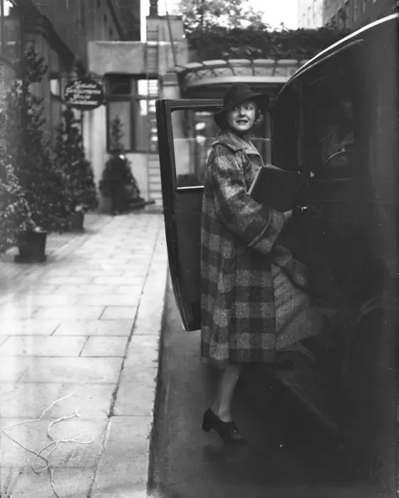 Framed Print : Getting into her taxi at Grosvenor House, London, Miss Jean Muir, the Hollywood film star Framed Print : Getting into her taxi at Grosvenor House, London, Miss Jean Muir, the Hollywood film star