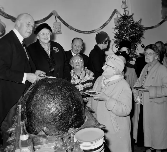 Framed Print : Giant Christmas Pudding Presented by Lord Mayor of London Aldeman Clement James Harman Framed Print : Giant Christmas Pudding Presented by Lord Mayor of London Aldeman Clement James Harman