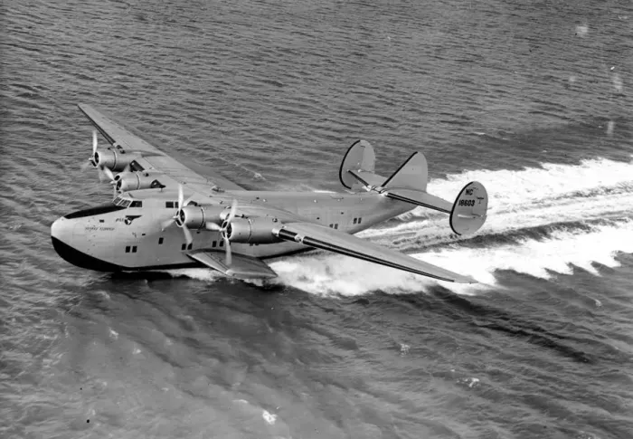 Framed Print : The giant new American flying boat Yankee Clipper as she landed at Southampton Framed Print : The giant new American flying boat Yankee Clipper as she landed at Southampton