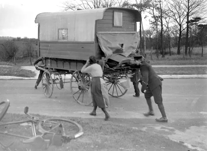 Framed Print : Gipsy Eviction (Chelsfield) caravan, family, policeman Framed Print : Gipsy Eviction (Chelsfield) caravan, family, policeman