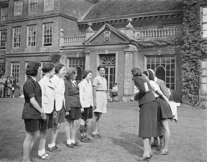 Framed Print : A girls bicycle rally at Lullingstone Castle in Kent. The girls parade in front