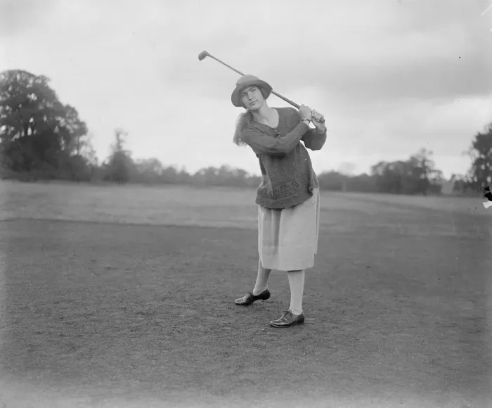 Framed Print : Girls Golf Championship Miss Audrey Guthrie drivining 13 September 1921