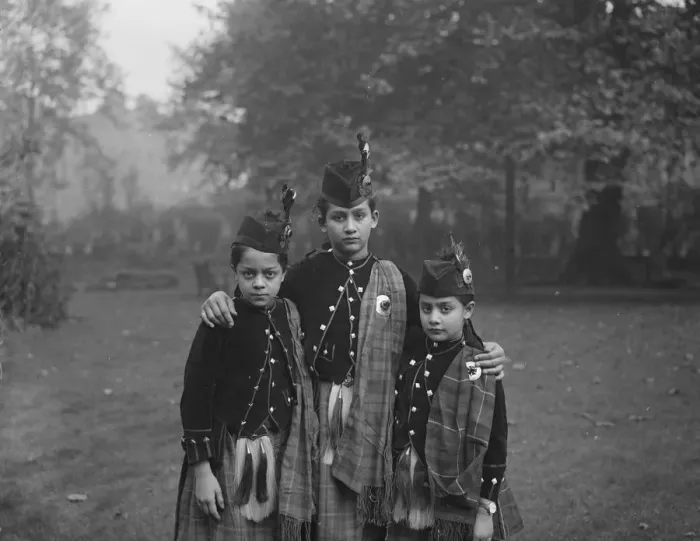 Framed Print : The three granddaughters of the Begum of Bhopal photographed at Portman Square. Left to right Framed Print : The three granddaughters of the Begum of Bhopal photographed at Portman Square. Left to right