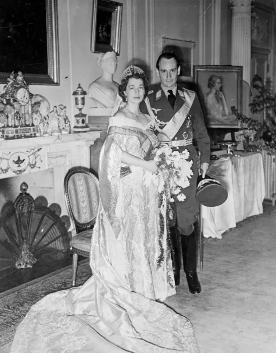 Framed Print : Grandson of ex-Kaiser weds Grand Duchess at Potsdam. The Royal house of Hehenzollern