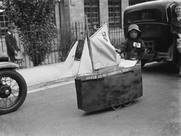 Framed Print : Gravesend Carnival. A decorated pram ( Gravesend shrimps ) 1937