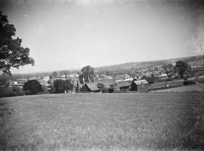 Framed Print : Gray Valley in Kent. 1938 Framed Print : Gray Valley in Kent. 1938