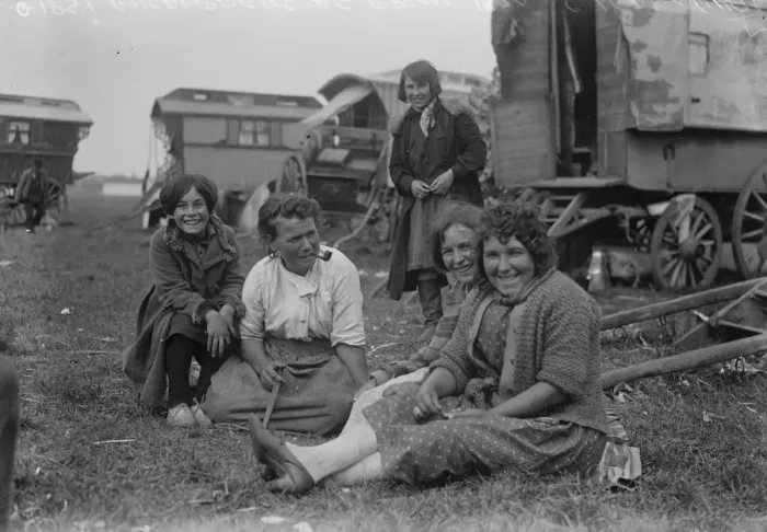 Framed Print : The great Derby week. A scene at the Gipsy encampment at Epsom