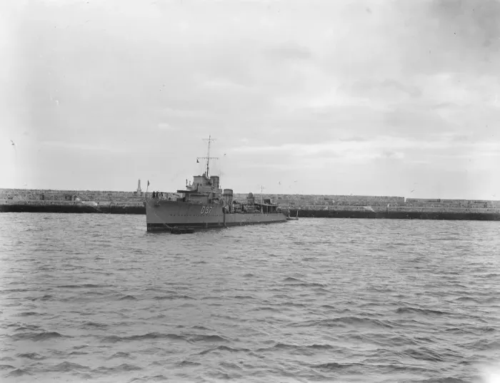 Framed Print : The great Dublin battle HMS Vortigern (D37) in Knightstone harbour. 28 June 1922 Framed Print : The great Dublin battle HMS Vortigern (D37) in Knightstone harbour. 28 June 1922