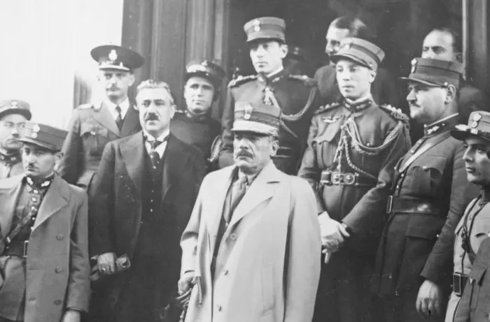 Framed Print : Greeces military cabinet meets at Royal Palace after plebiscite. General Kondylis ( centre Framed Print : Greeces military cabinet meets at Royal Palace after plebiscite. General Kondylis ( centre