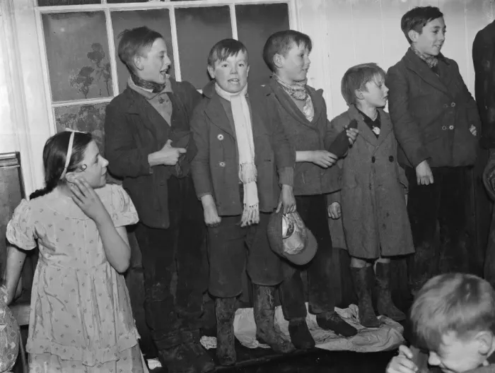 Framed Print : Gypsies childrens party, St Mary Cray. 19 January 1939 Travellers Romany Gypsy Framed Print : Gypsies childrens party, St Mary Cray. 19 January 1939 Travellers Romany Gypsy