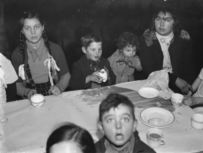 Framed Print : Gypsies childrens party, St Mary Cray. 19 January 1939 Travellers Romany Gypsy Framed Print : Gypsies childrens party, St Mary Cray. 19 January 1939 Travellers Romany Gypsy