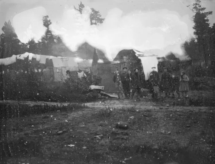 Framed Print : The gypsies are leaving their hundred year old settlement on Hurtwood Hill in Surrey Framed Print : The gypsies are leaving their hundred year old settlement on Hurtwood Hill in Surrey