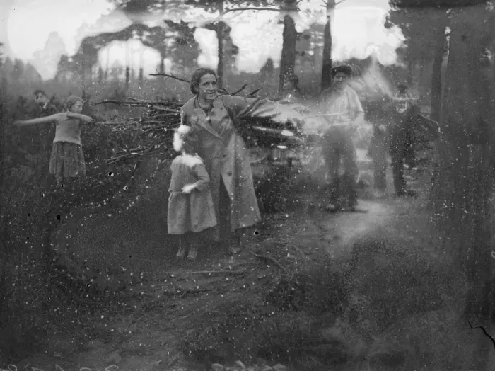 Framed Print : The gypsies are leaving their hundred year old settlement on Hurtwood Hill in Surrey