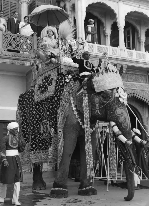 Framed Print : H. M. Queen Elizabeth II smiles from atop a ten-feet high elephant at Ramnagar Fort Framed Print : H. M. Queen Elizabeth II smiles from atop a ten-feet high elephant at Ramnagar Fort