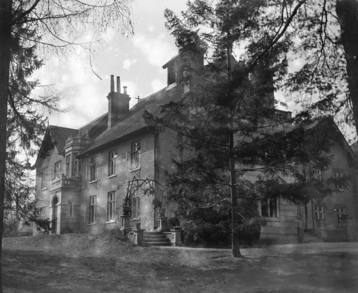 Framed Print : The Hall, Northwood, given by Mr Alfred Denville, of Southpont, as a home for retired actors Framed Print : The Hall, Northwood, given by Mr Alfred Denville, of Southpont, as a home for retired actors