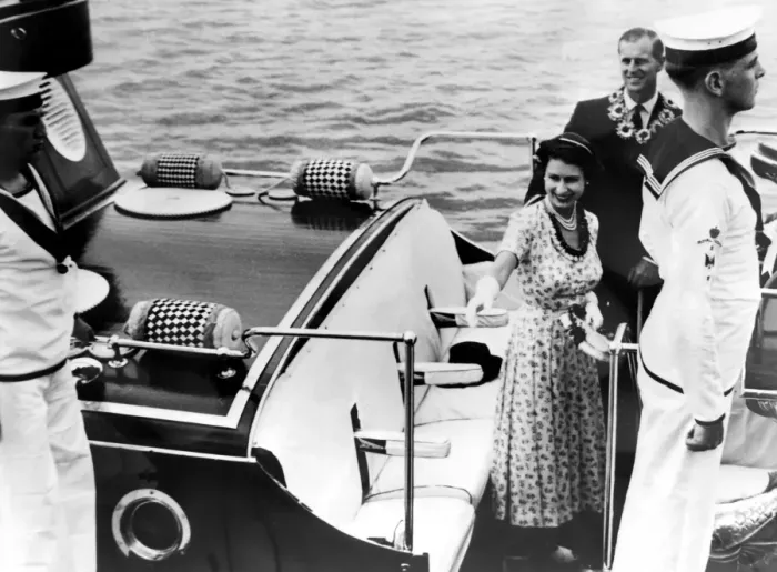 Framed Print : A happy glimpse of Queen Elizabeth and the Duke of Edinburgh in the Royal barge after