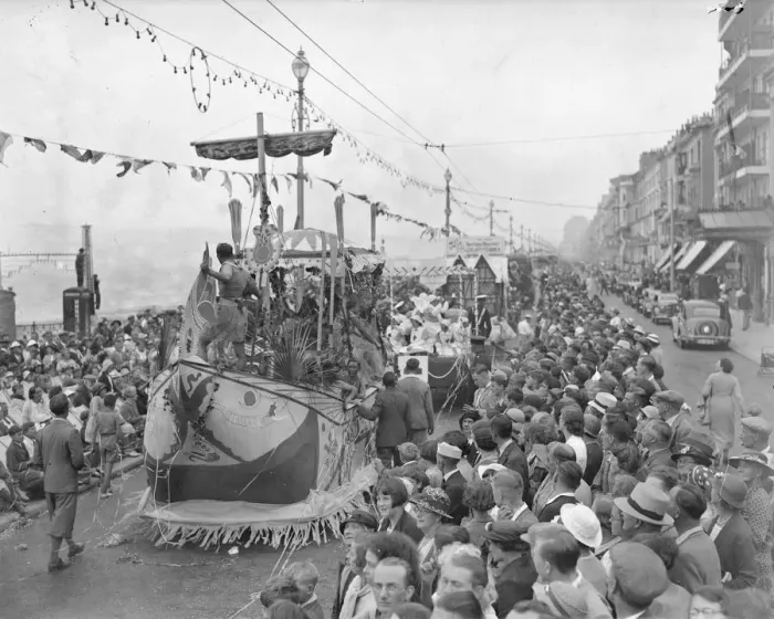 Framed Print : Hastings carnival 1 September 1937 Framed Print : Hastings carnival 1 September 1937