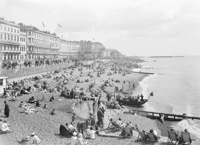 Framed Print : Hastings a town in the county of East Sussex 1925 Framed Print : Hastings a town in the county of East Sussex 1925