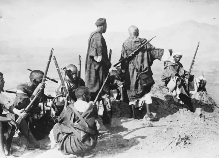 Framed Print : Heavy pressure of Spain in Morocco. Types of Rifs who fight under the orders of Abd el Krim Framed Print : Heavy pressure of Spain in Morocco. Types of Rifs who fight under the orders of Abd el Krim