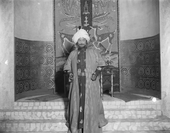 Framed Print : Henry Ainley in a new poetic masterpiece Hassan at his Majestys Theatre