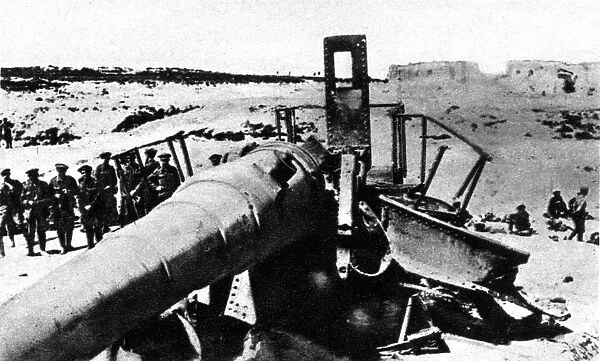 The Heroic Gallipoli Landings : Transports and Captured Guns. Seen here soldiers