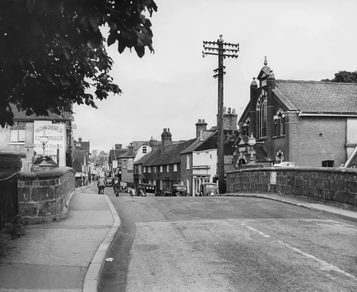 Framed Print : High Street seen from the Eden River Bridge, Edenbridge Kent. 17 September 1954 Framed Print : High Street seen from the Eden River Bridge, Edenbridge Kent. 17 September 1954