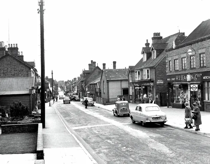 Framed Print : High Street seen from the North, Edenbridge Kent, which during recent years has been slightly developed. 17 September 1954 Framed Print : High Street seen from the North, Edenbridge Kent, which during recent years has been slightly developed. 17 September 1954
