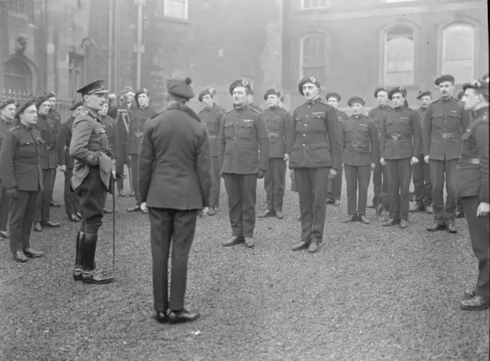 Framed Print : Historic Dublin Scenes. Provisional Government of Southern Ireland takes over control Framed Print : Historic Dublin Scenes. Provisional Government of Southern Ireland takes over control