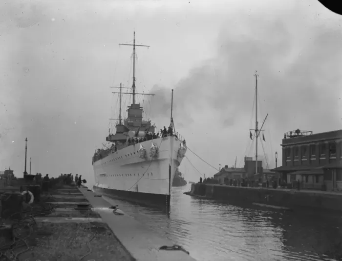 Framed Print : HMS Cumberland at Chatham. 13 December 1927 Framed Print : HMS Cumberland at Chatham. 13 December 1927