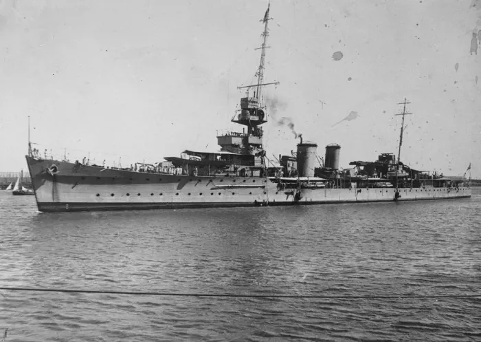 Framed Print : HMS Delhi a Danae class cruiser 15 January 1927 Framed Print : HMS Delhi a Danae class cruiser 15 January 1927