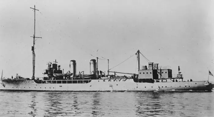 Framed Print : HMS Snapdragon the Arabis class was the third class of minesweeping sloops to be