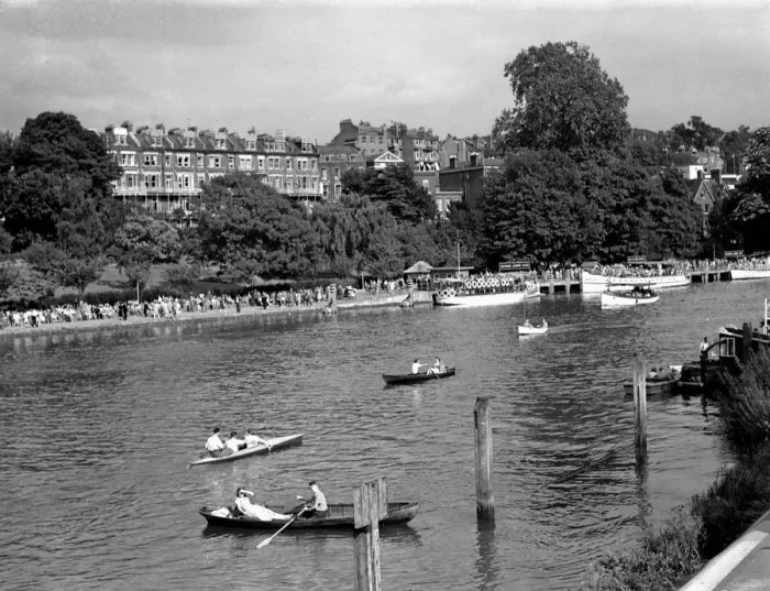 Framed Print : Holiday crowds out by the riverThames at Richmond, London, England Framed Print : Holiday crowds out by the riverThames at Richmond, London, England