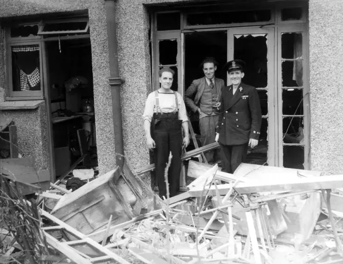 Framed Print : Home front 1940. Servicemen on leave. Find their homes damaged and surrounded by debris Framed Print : Home front 1940. Servicemen on leave. Find their homes damaged and surrounded by debris