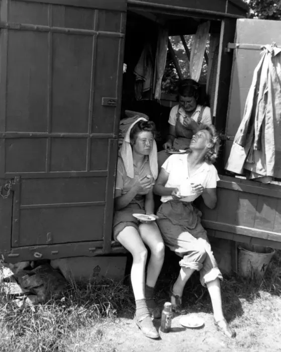 Framed Print : Home Front 1942 Land girls at midday break near Meopham, Kent Framed Print : Home Front 1942 Land girls at midday break near Meopham, Kent